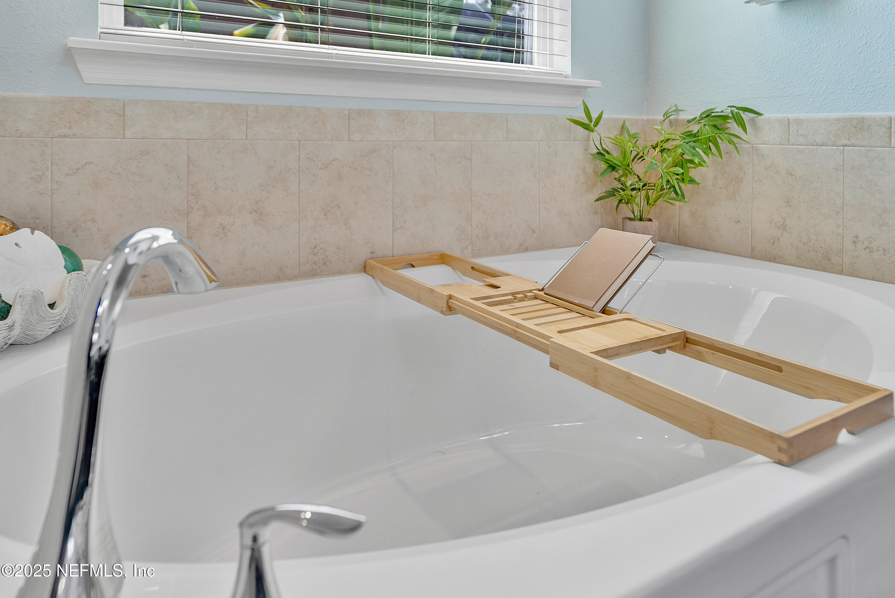 699 ASPEN LEAF Drive