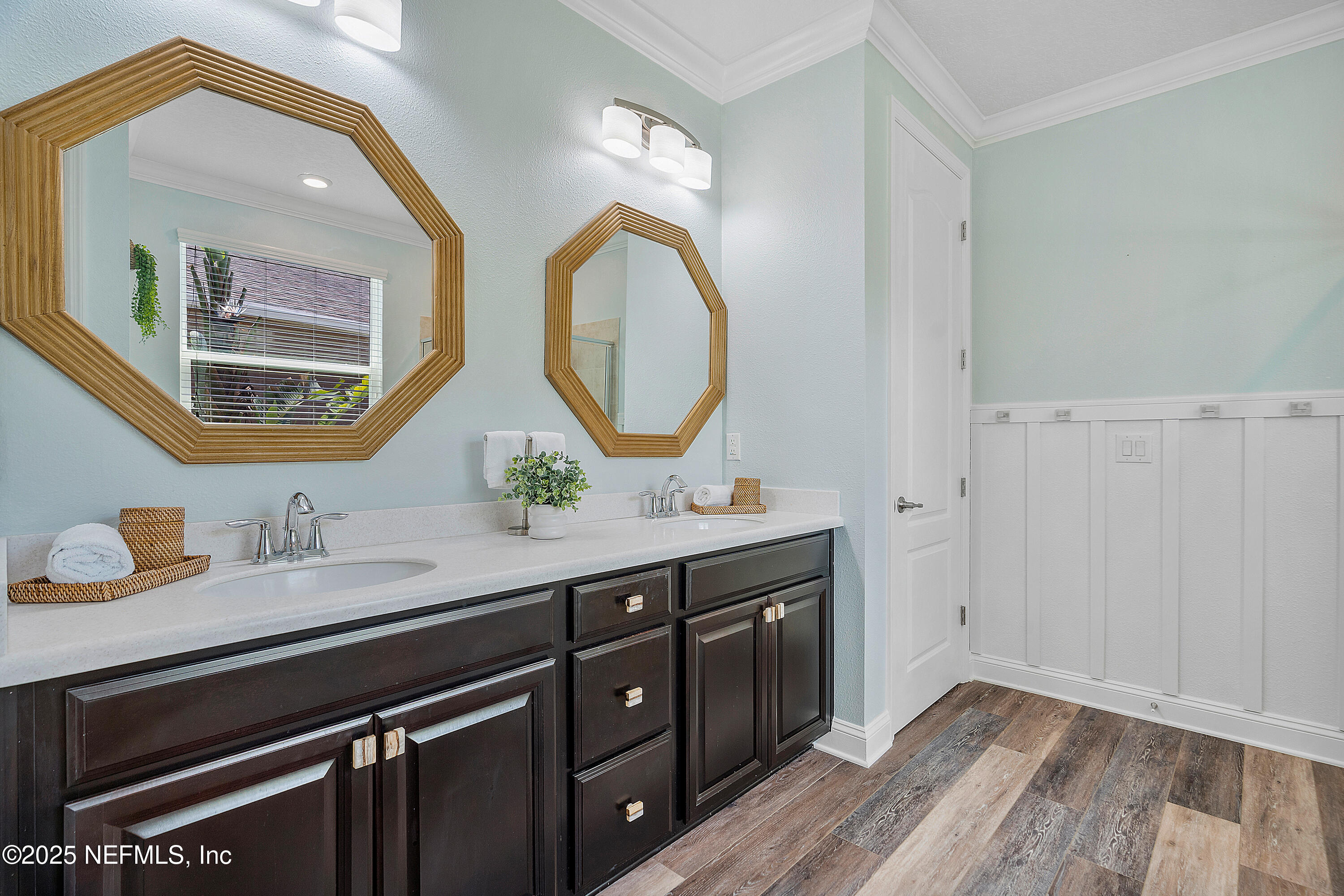 699 ASPEN LEAF Drive