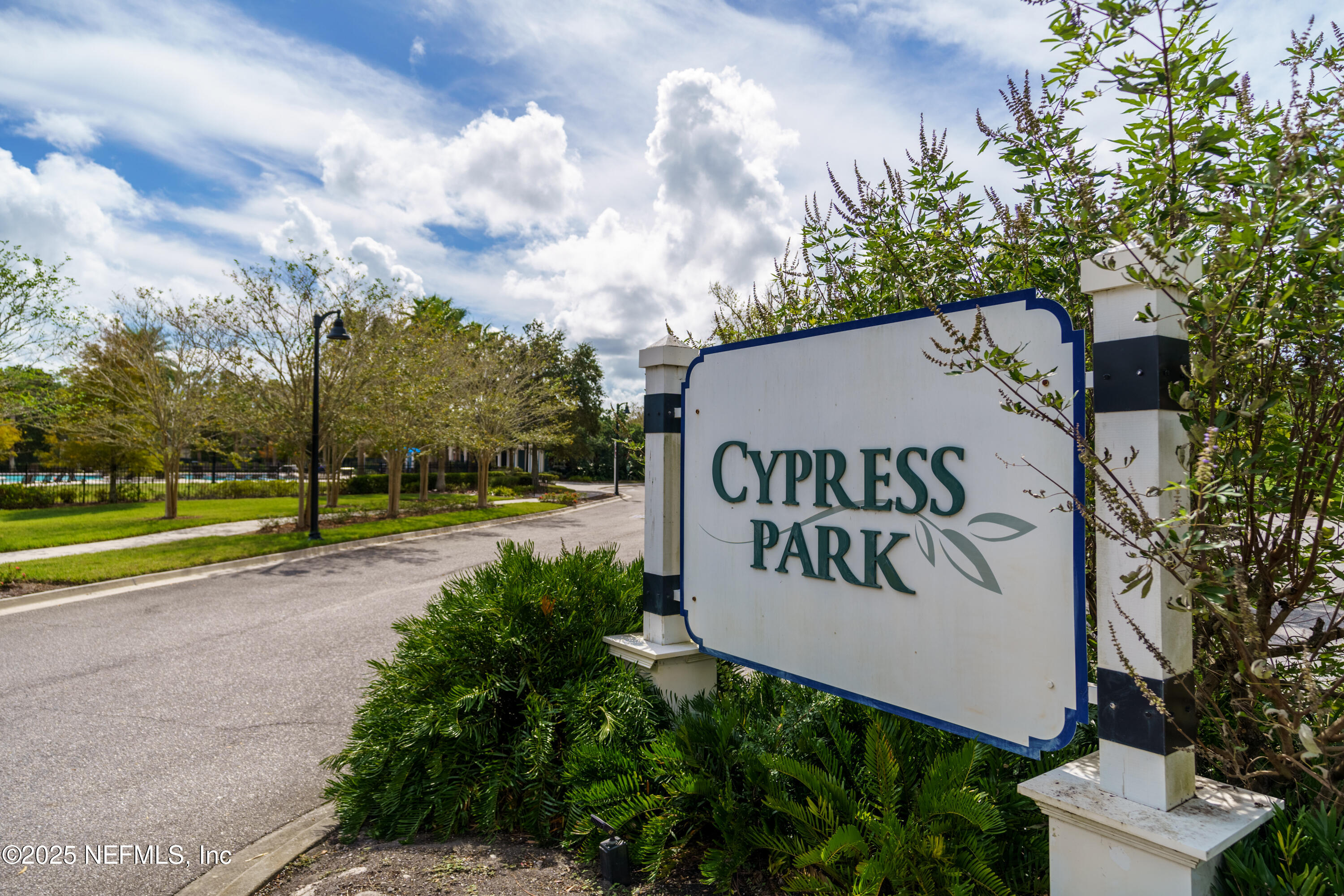 699 ASPEN LEAF Drive