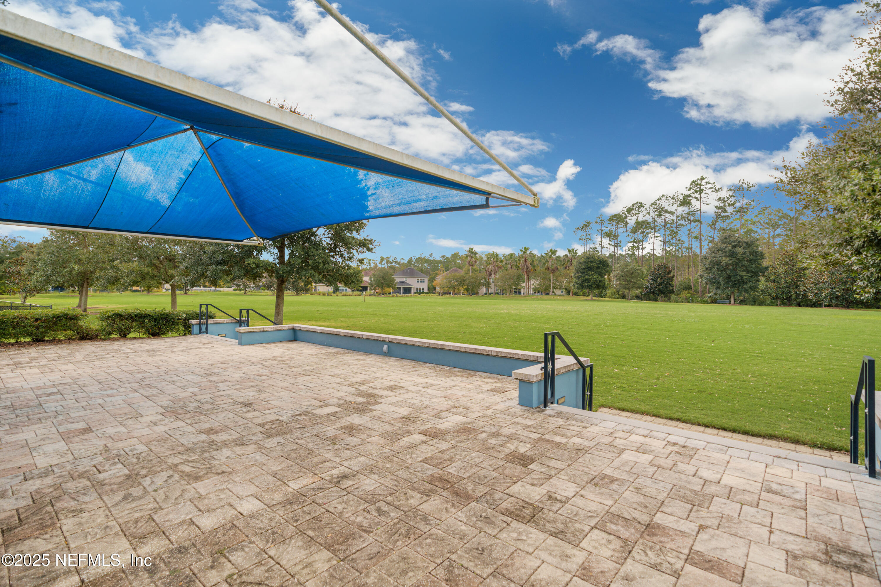 699 ASPEN LEAF Drive