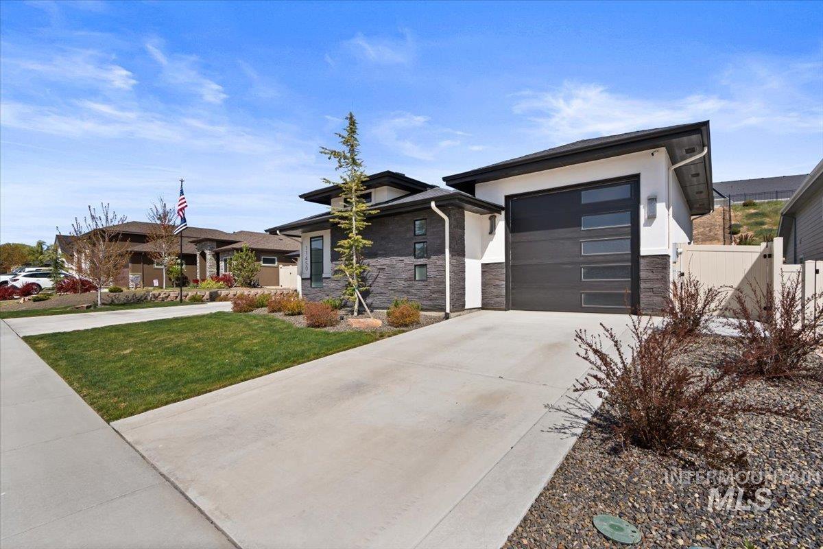 11450 W Threadgrass St