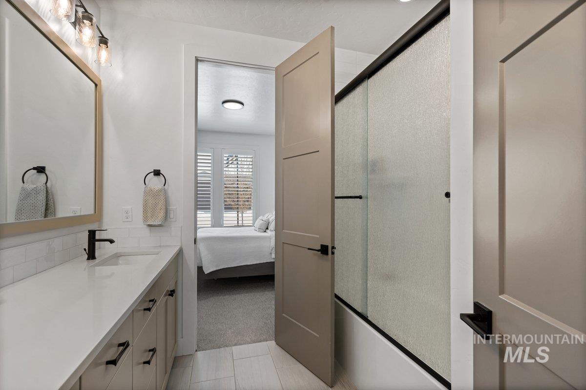 11450 W Threadgrass St