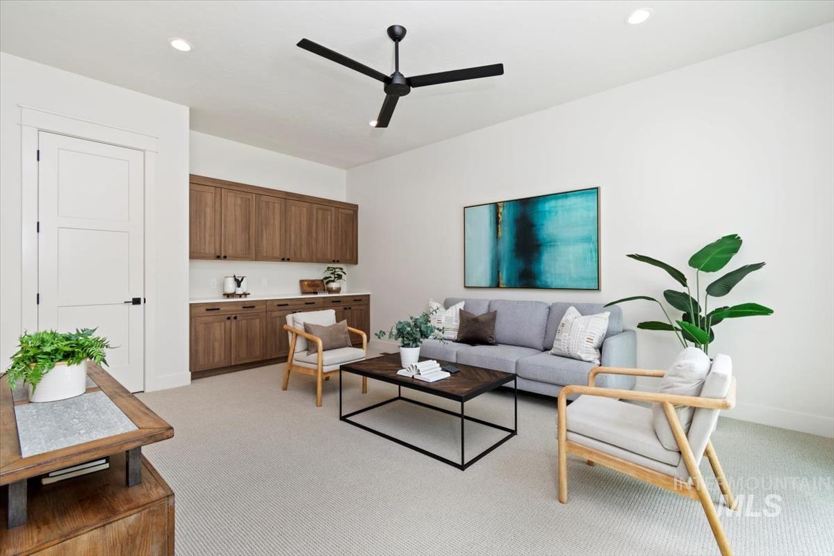 2228 N Palaestra Ave