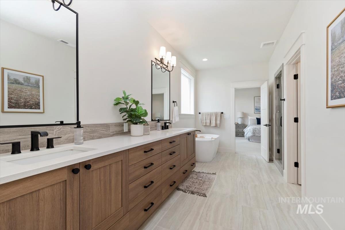 2228 N Palaestra Ave