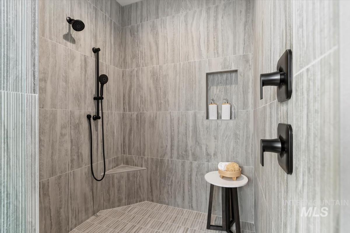 2228 N Palaestra Ave