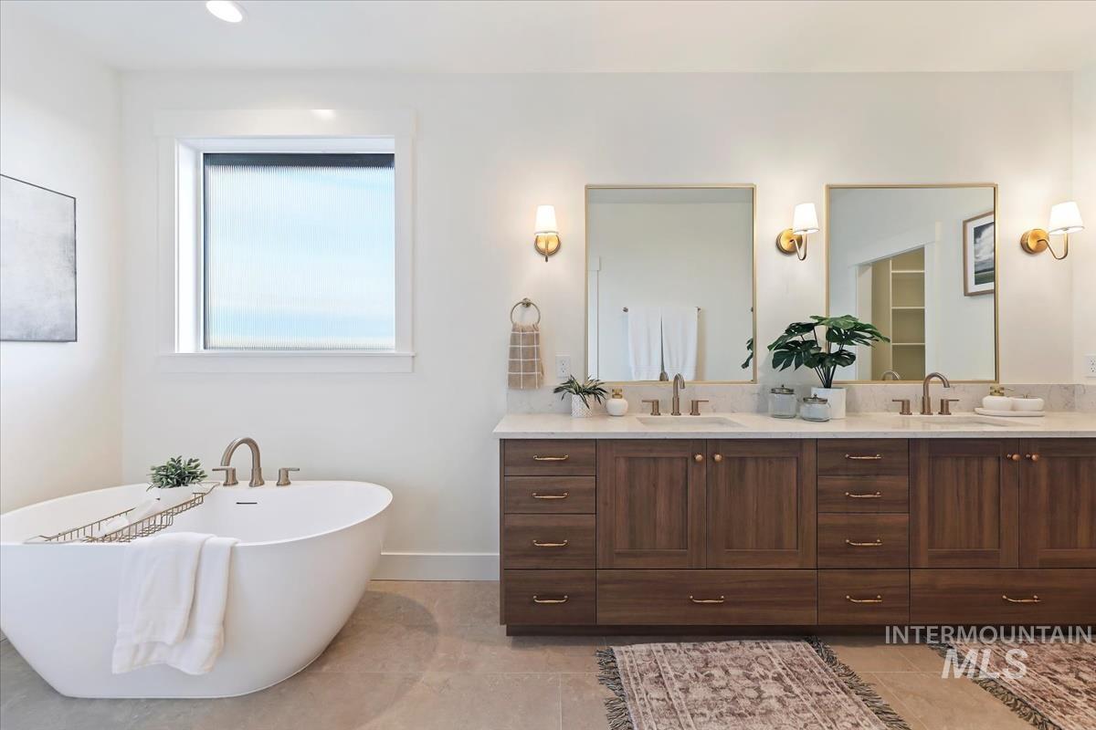 2228 N Palaestra Ave