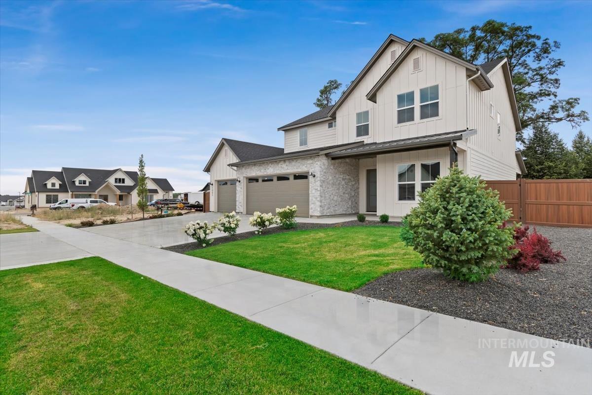 2228 N Palaestra Ave