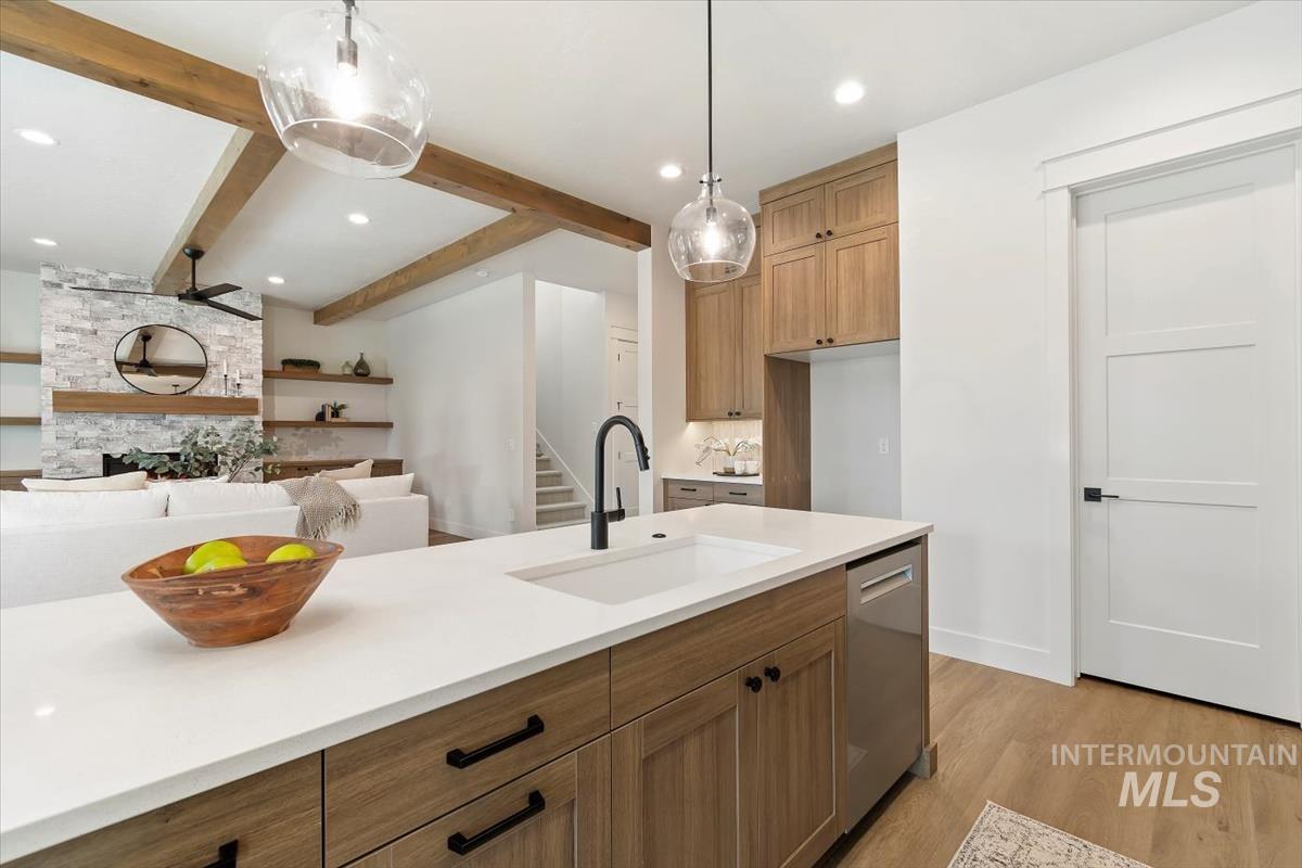 2228 N Palaestra Ave