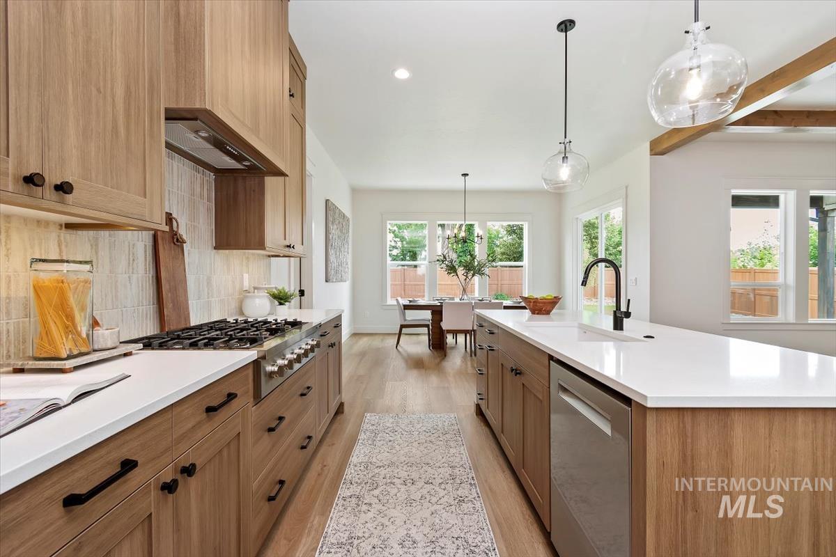 2228 N Palaestra Ave