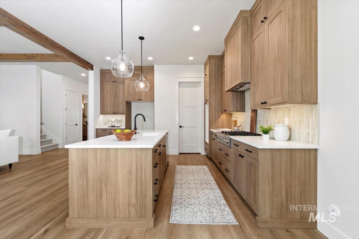 2228 N Palaestra Ave