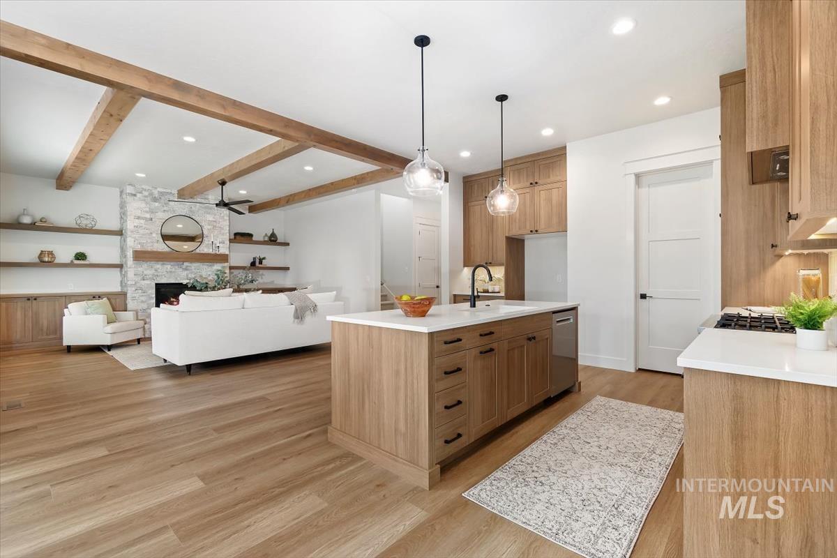 2228 N Palaestra Ave