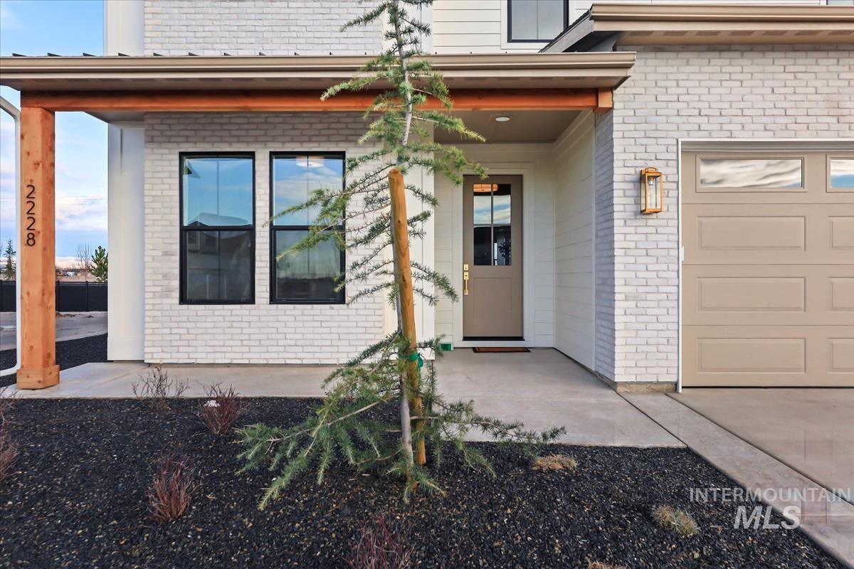 2228 N Palaestra Ave