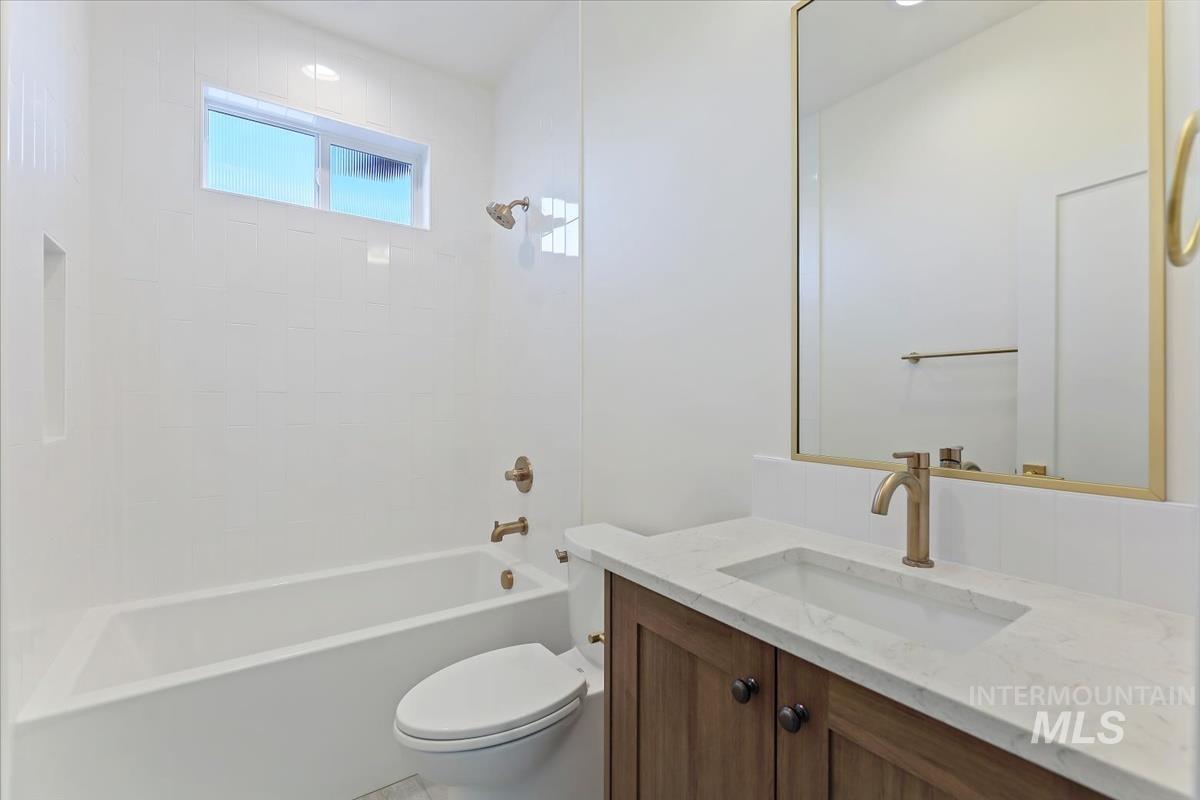 2228 N Palaestra Ave