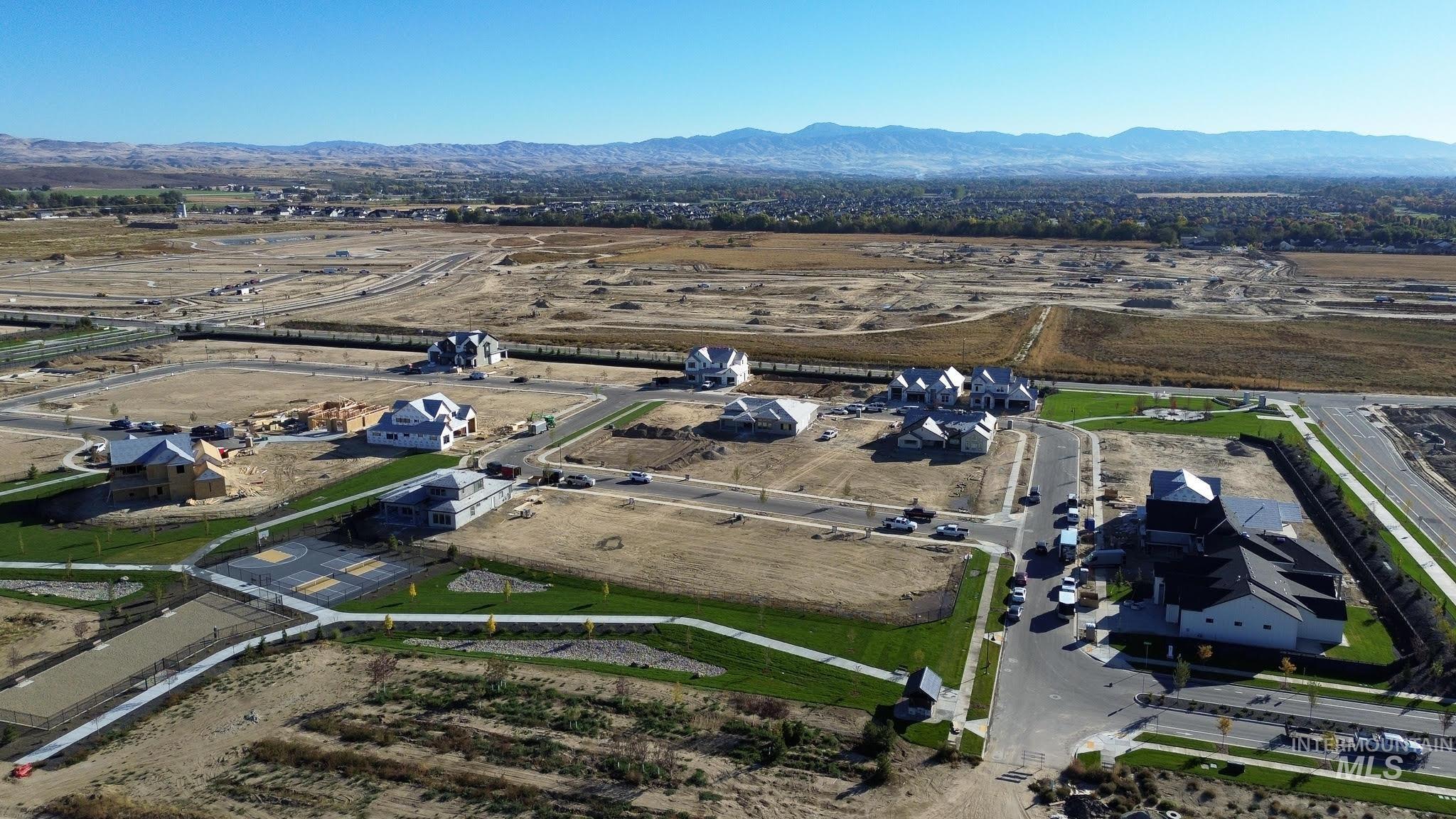 2153 N Buhrstone Ave