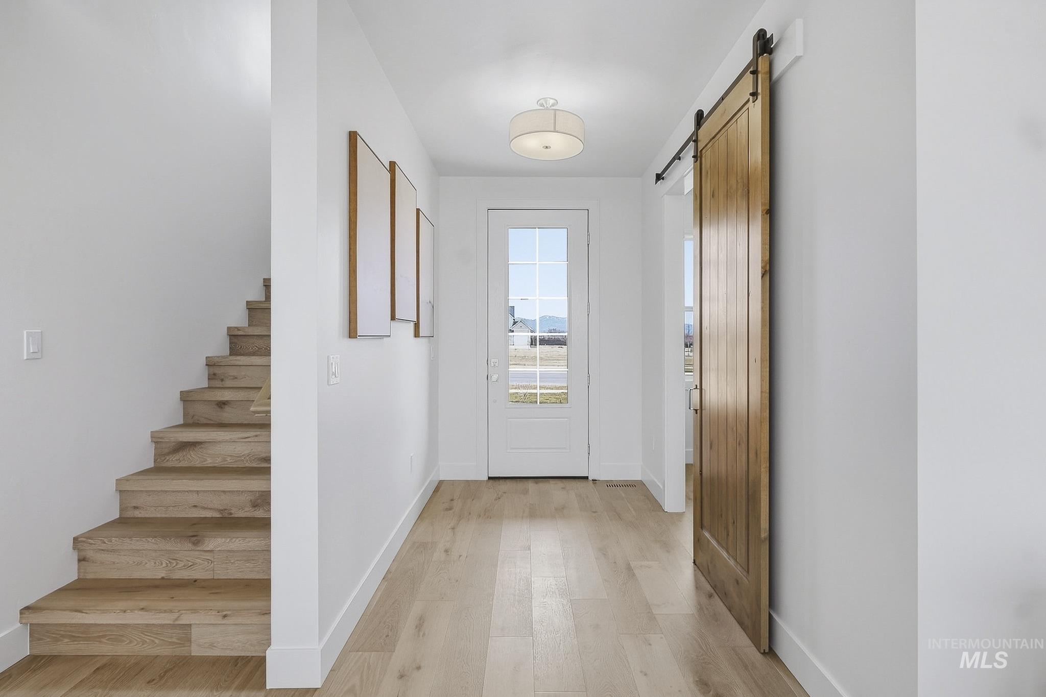 2553 N Buhrstone Ave