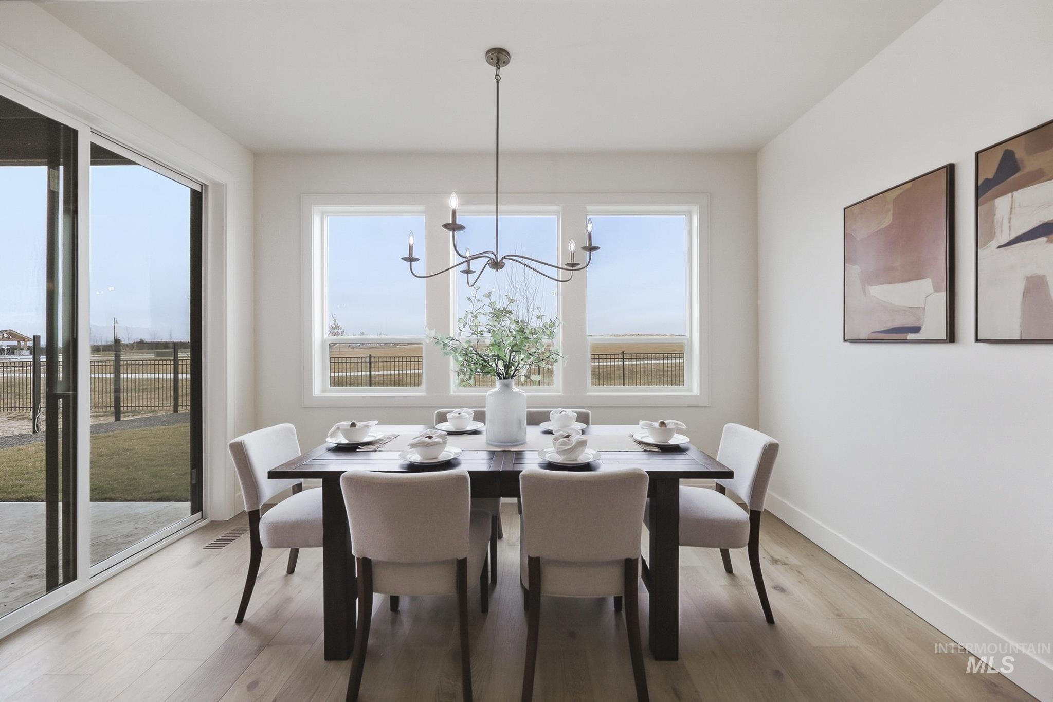 2553 N Buhrstone Ave