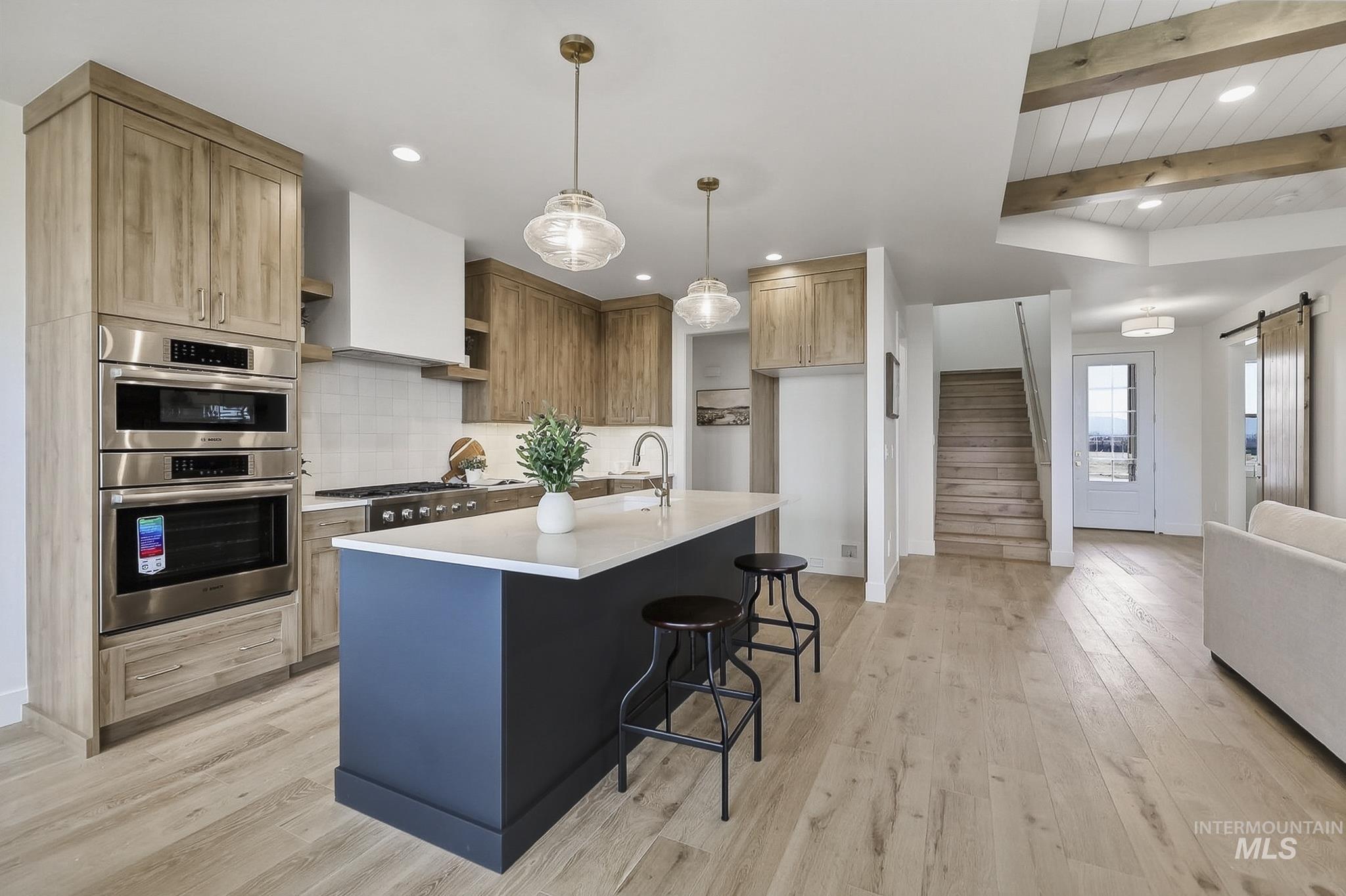 2553 N Buhrstone Ave