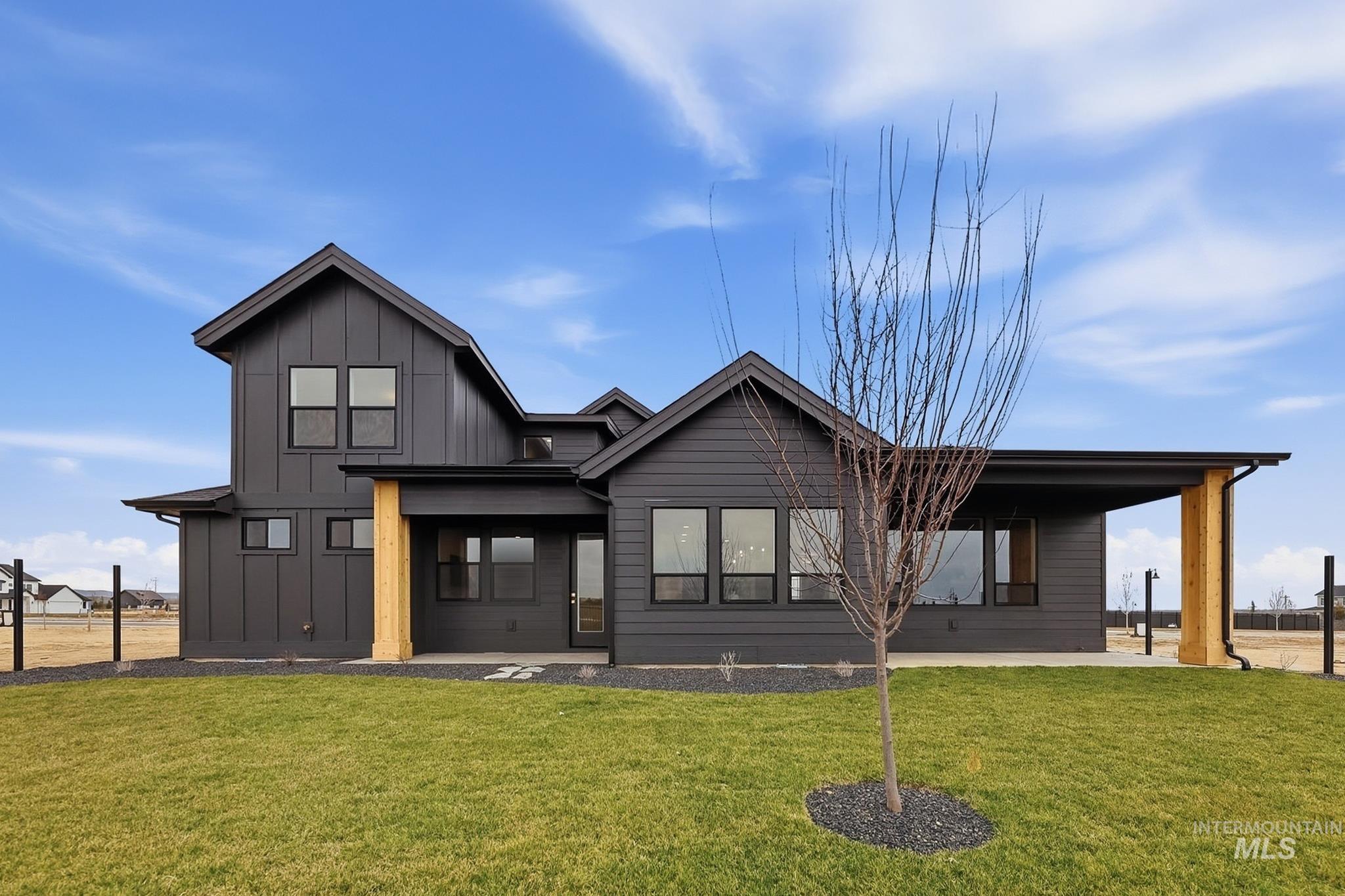 2553 N Buhrstone Ave