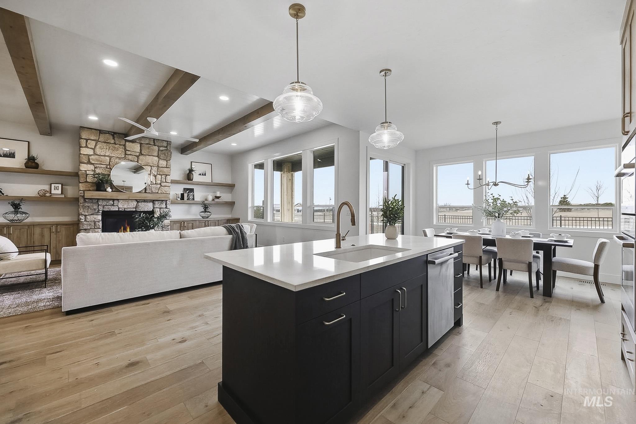 2553 N Buhrstone Ave