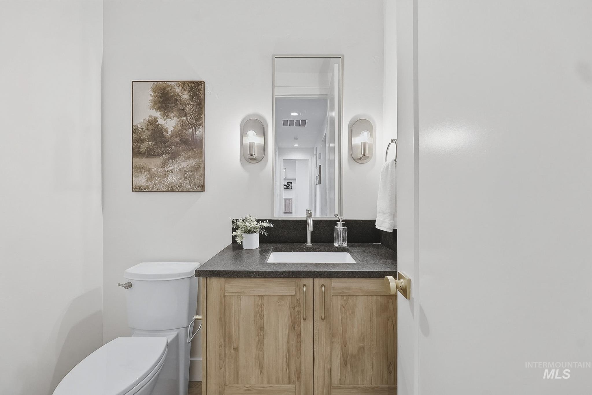 2553 N Buhrstone Ave