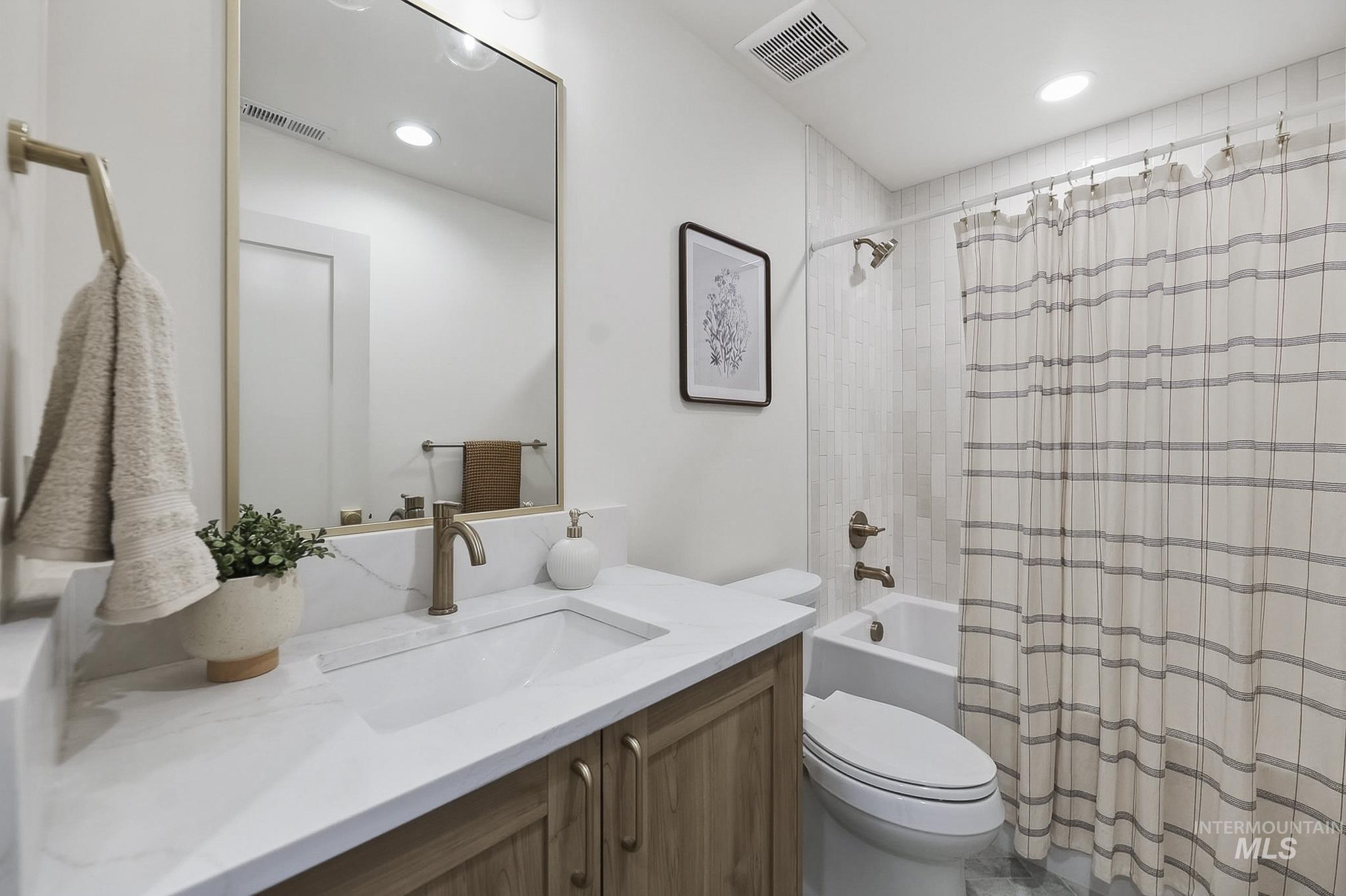 2553 N Buhrstone Ave