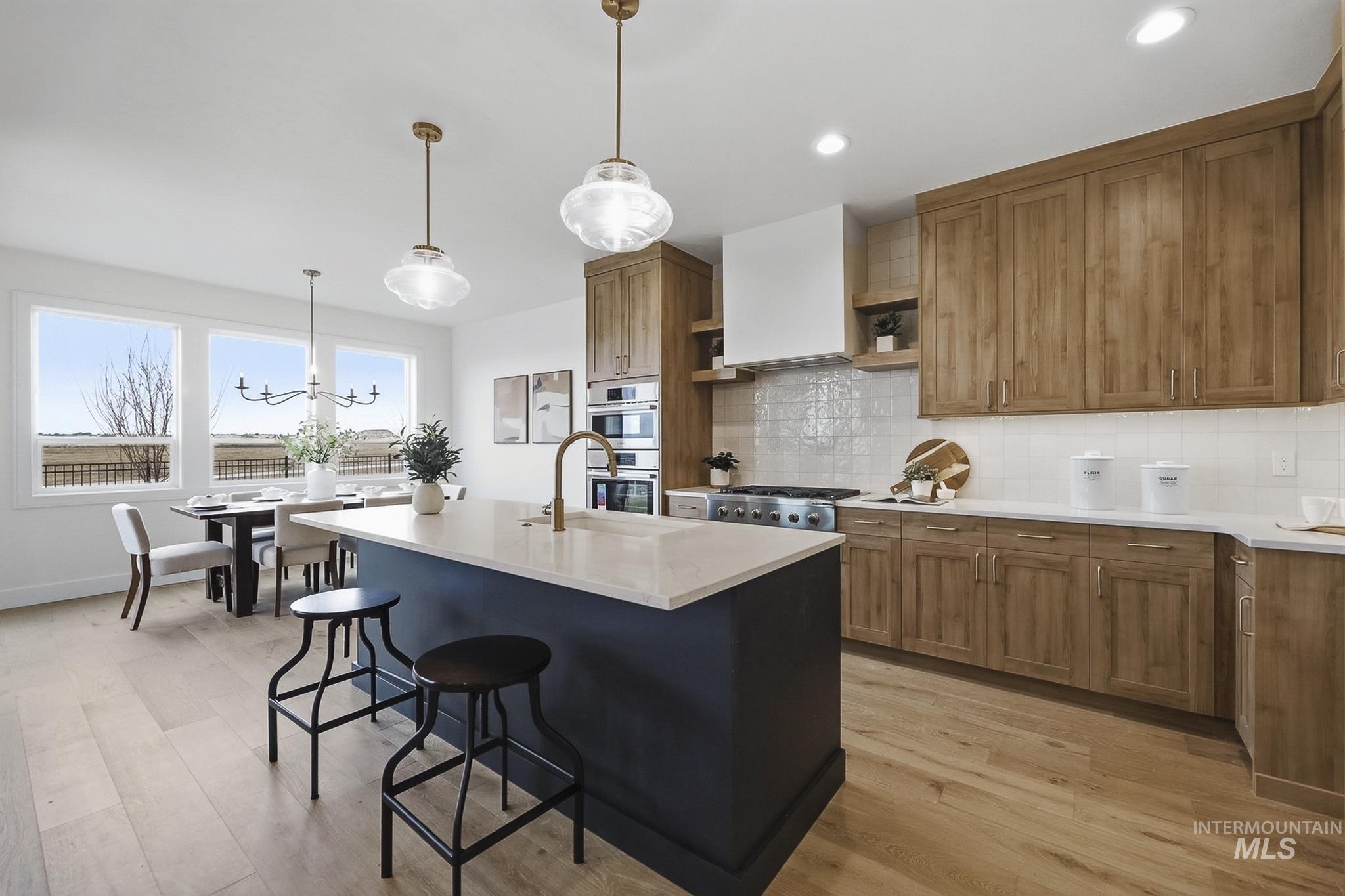 2553 N Buhrstone Ave