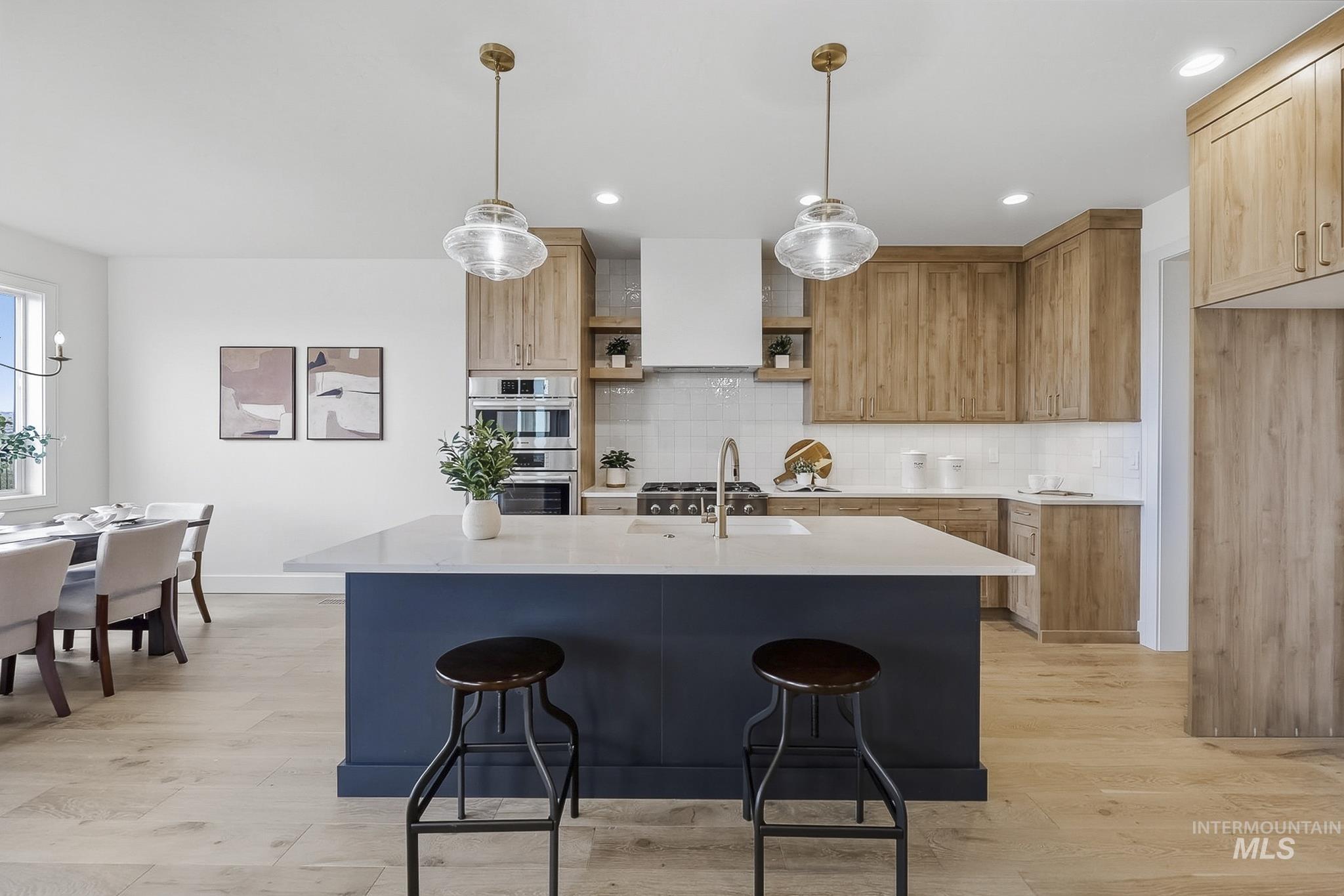 2553 N Buhrstone Ave