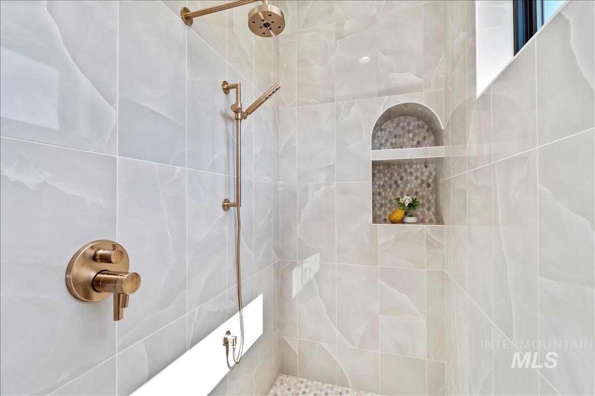 3491 N Templeton Way