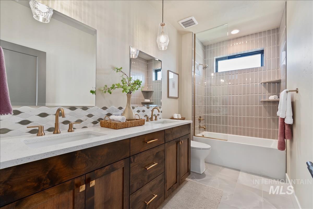 3491 N Templeton Way