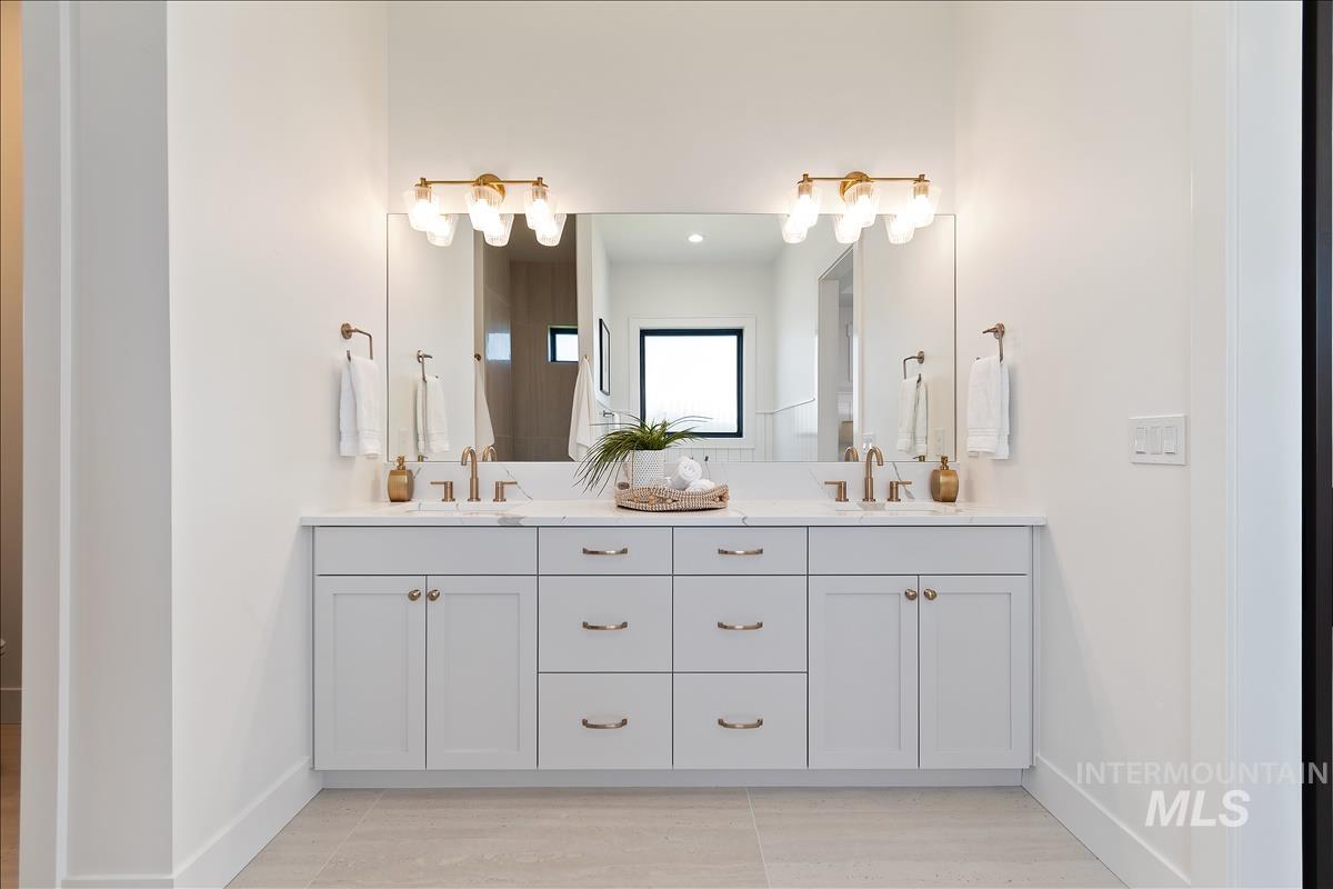 3506 N Templeton Way