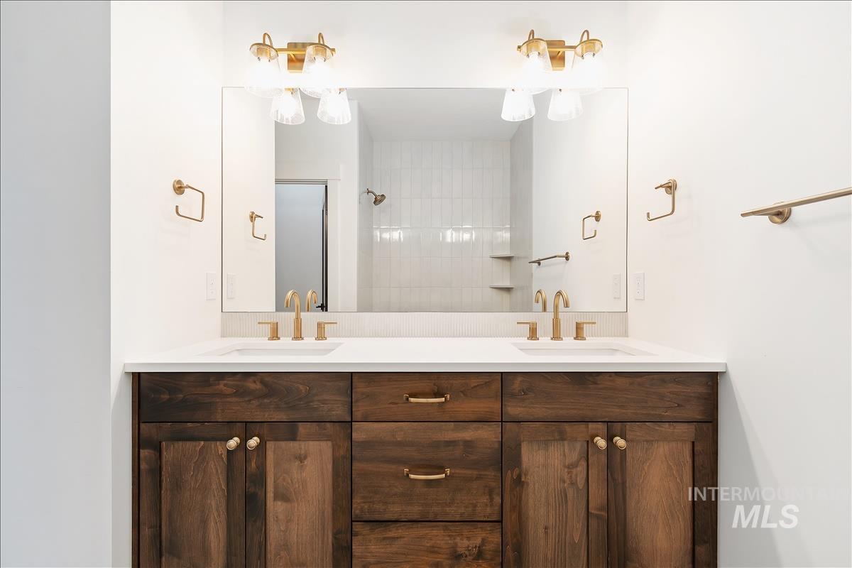 3506 N Templeton Way