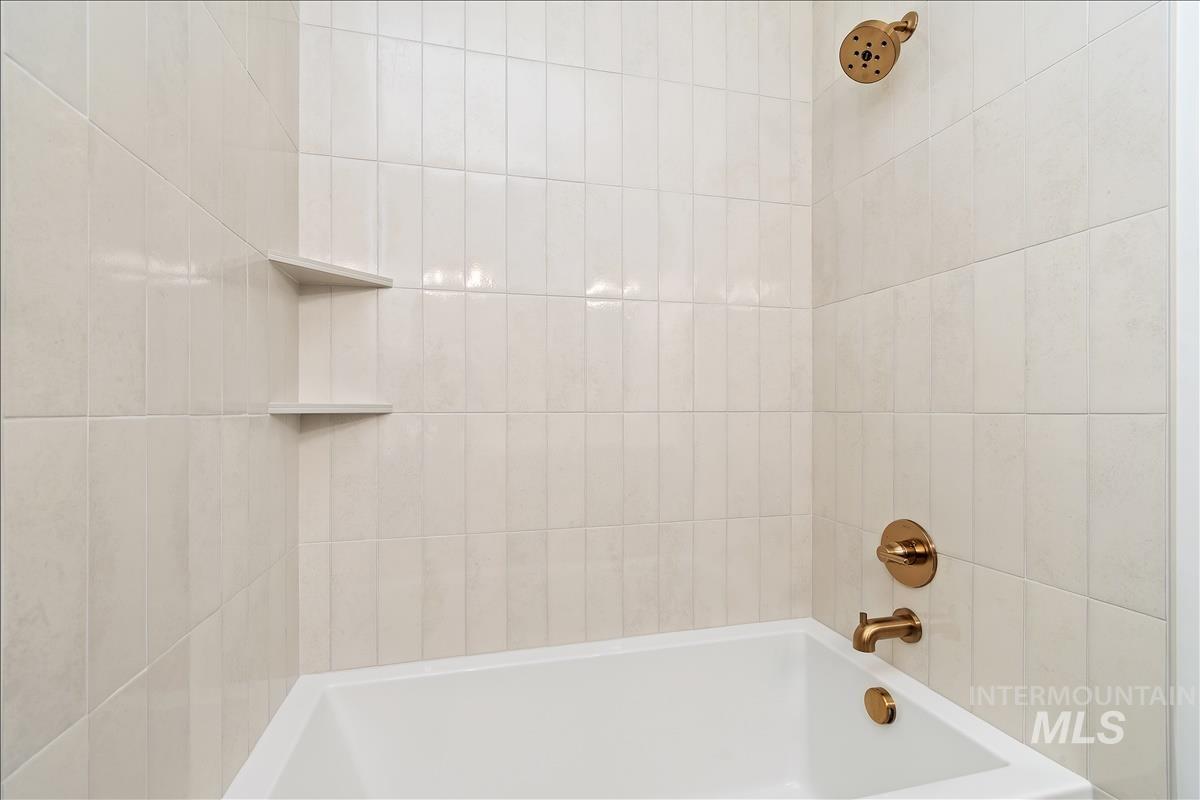 3506 N Templeton Way