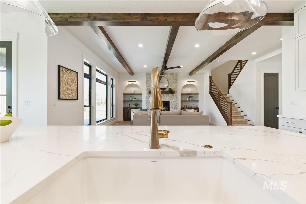 3506 N Templeton Way