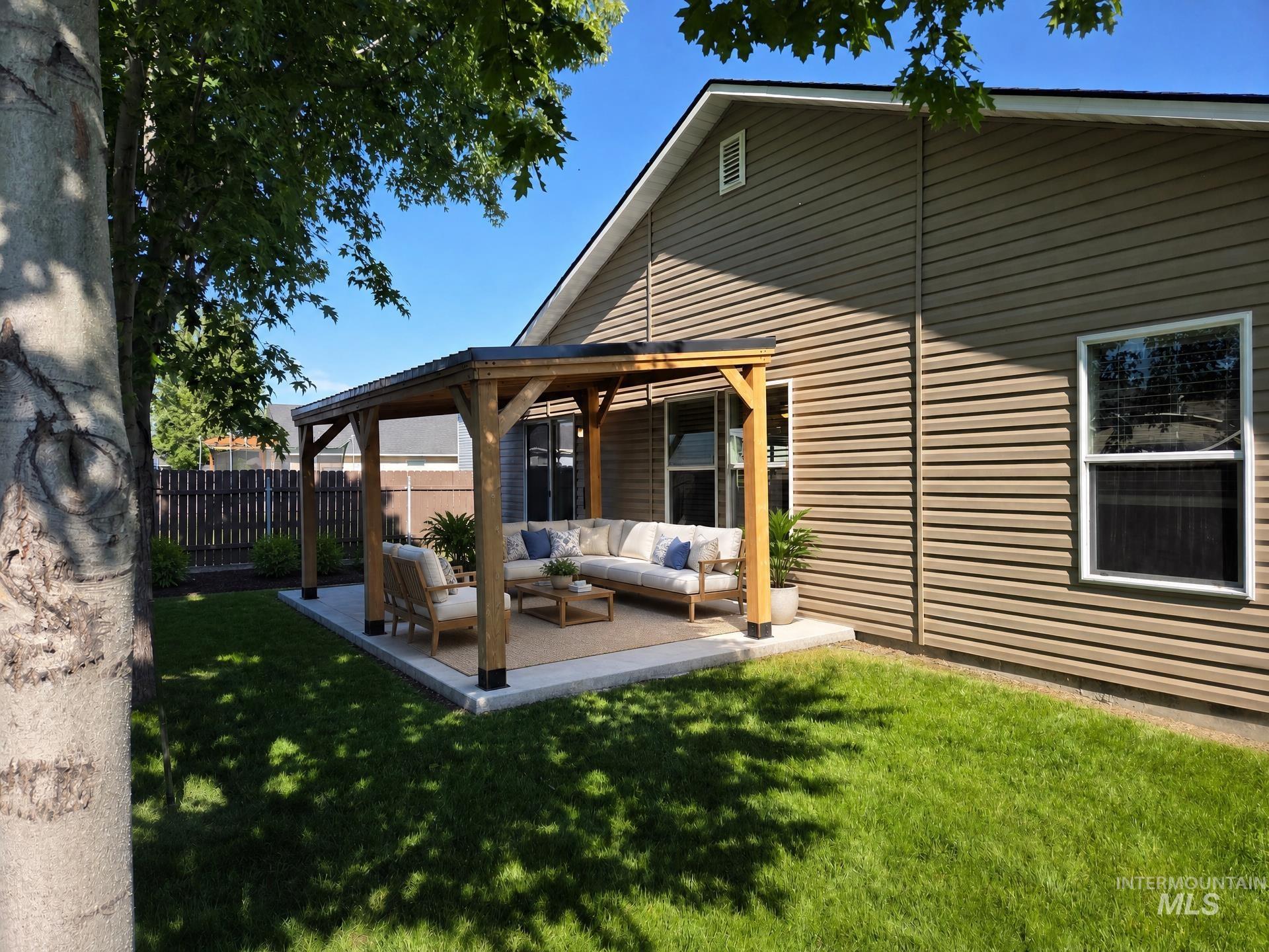 106 E Murtaugh Lake Dr