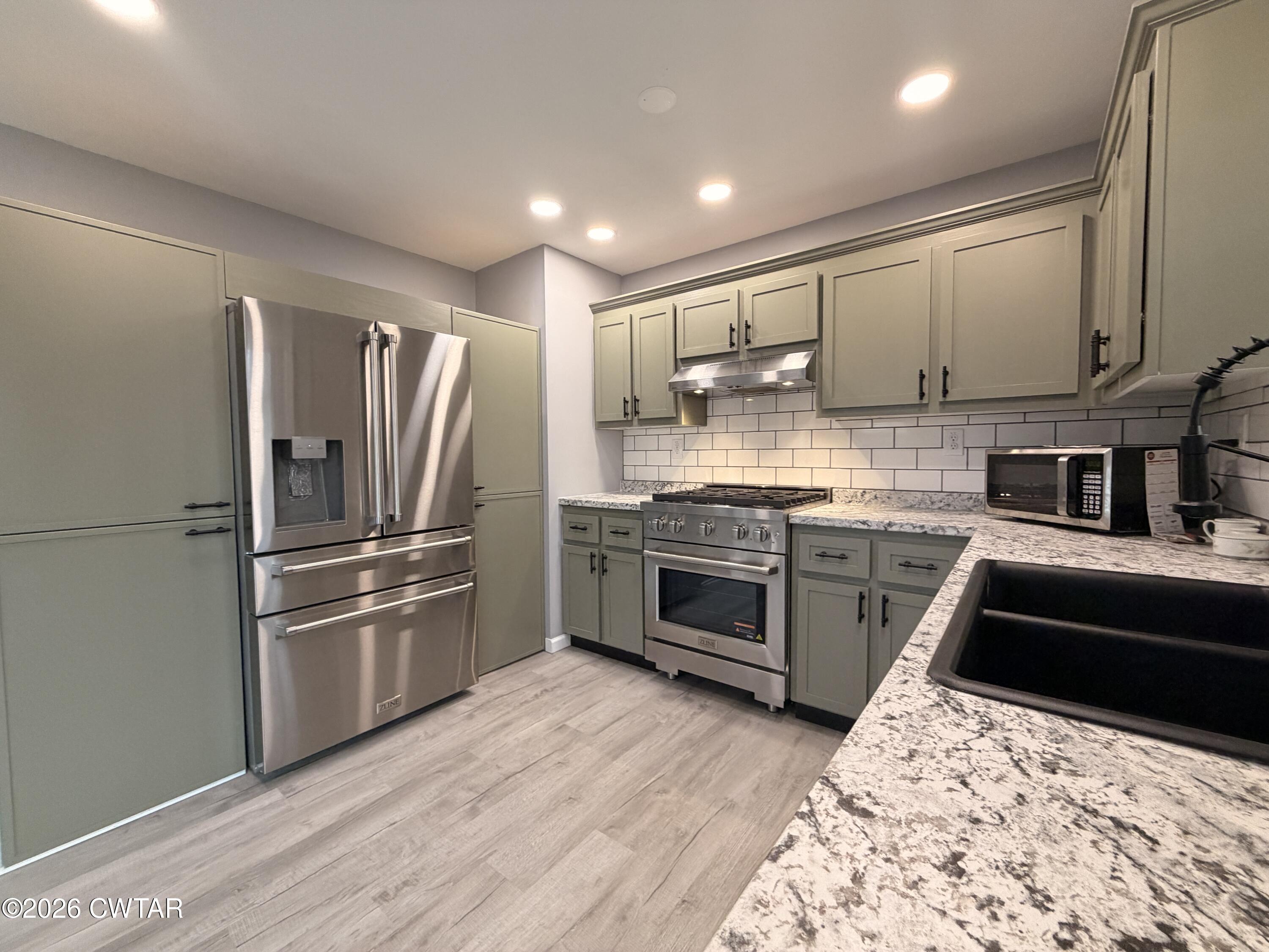 30 Dustin Cove