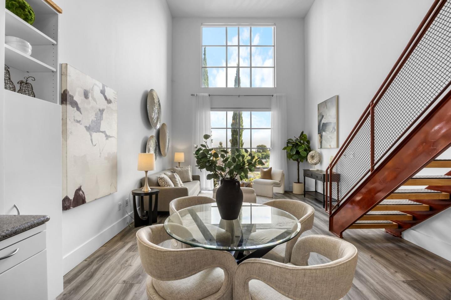 334 Santana ROW 304