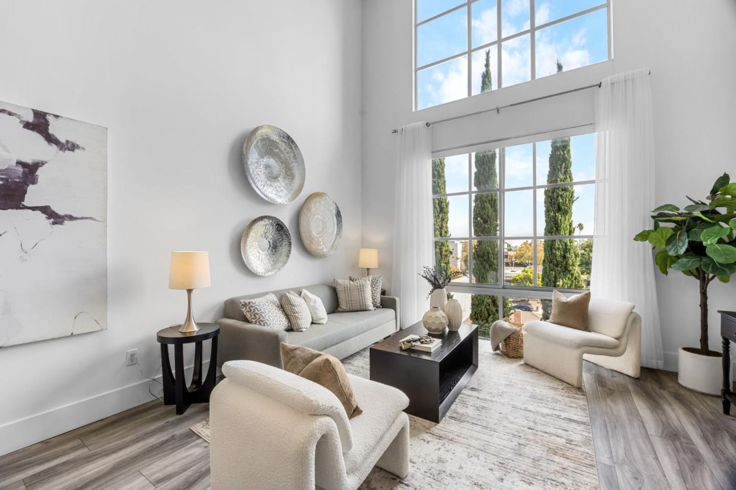 334 Santana ROW 304