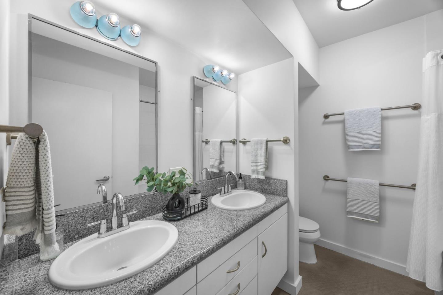 334 Santana ROW 304
