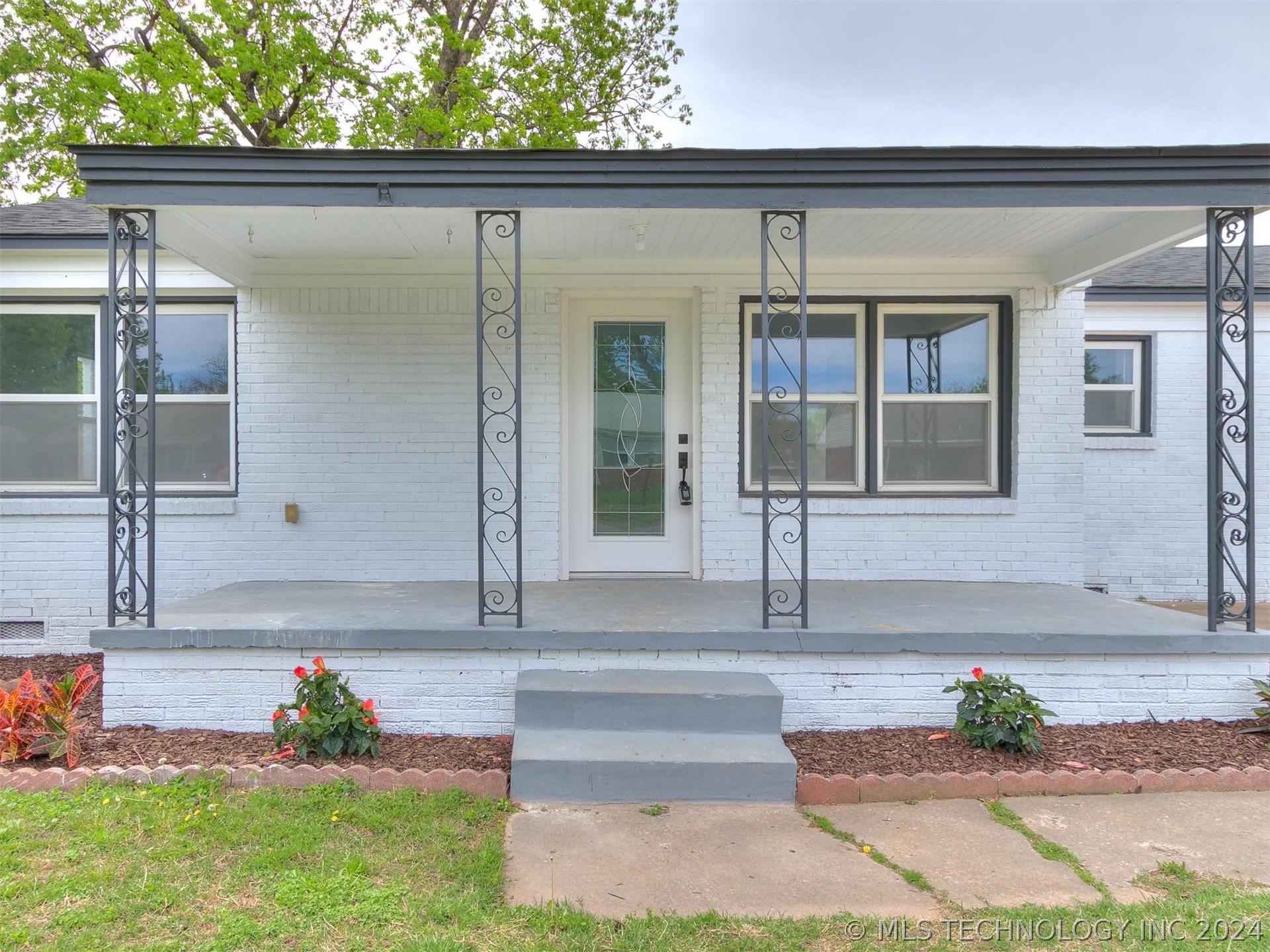 5922 E 4th Street