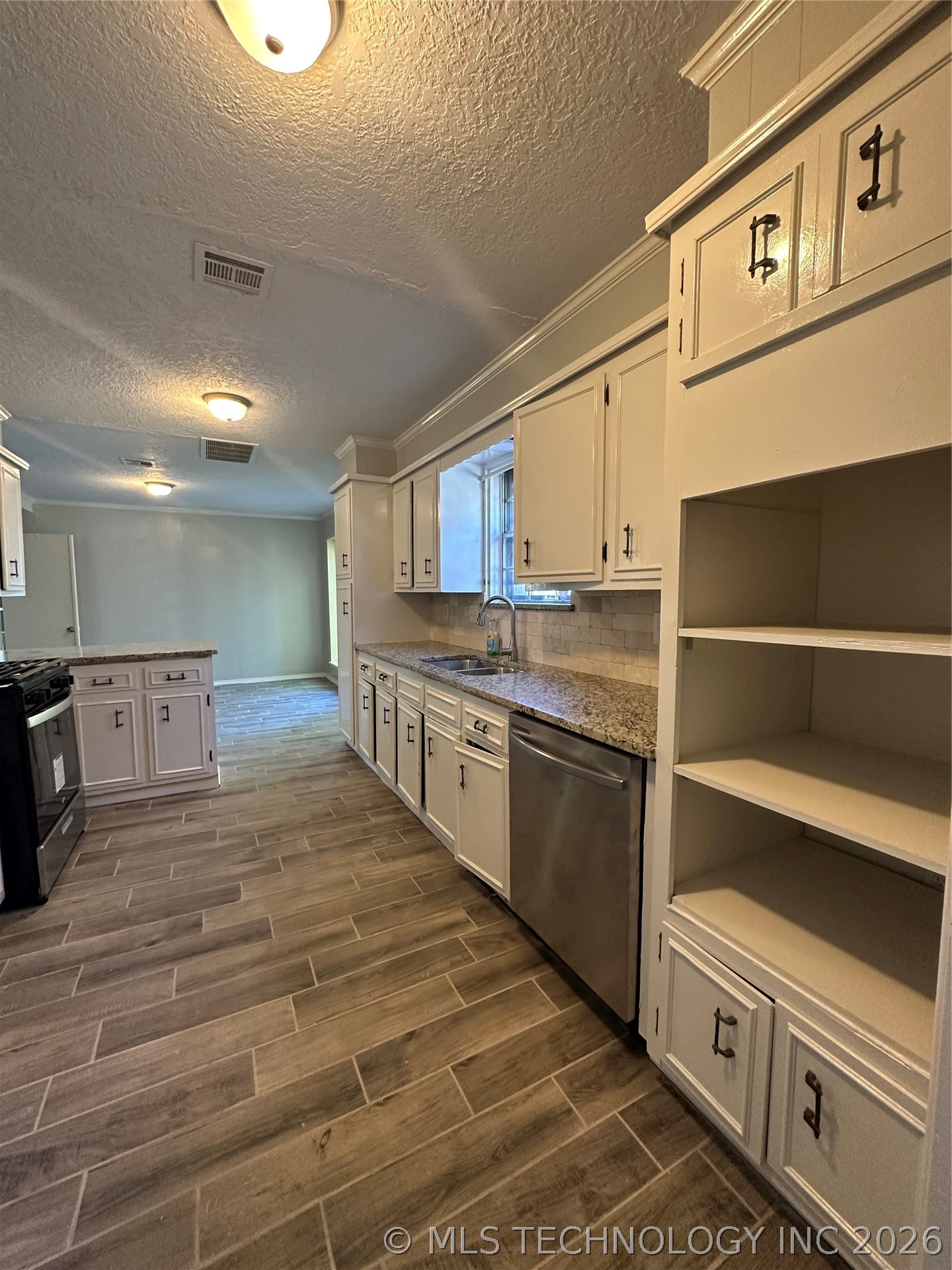 2011 E 52nd Street S