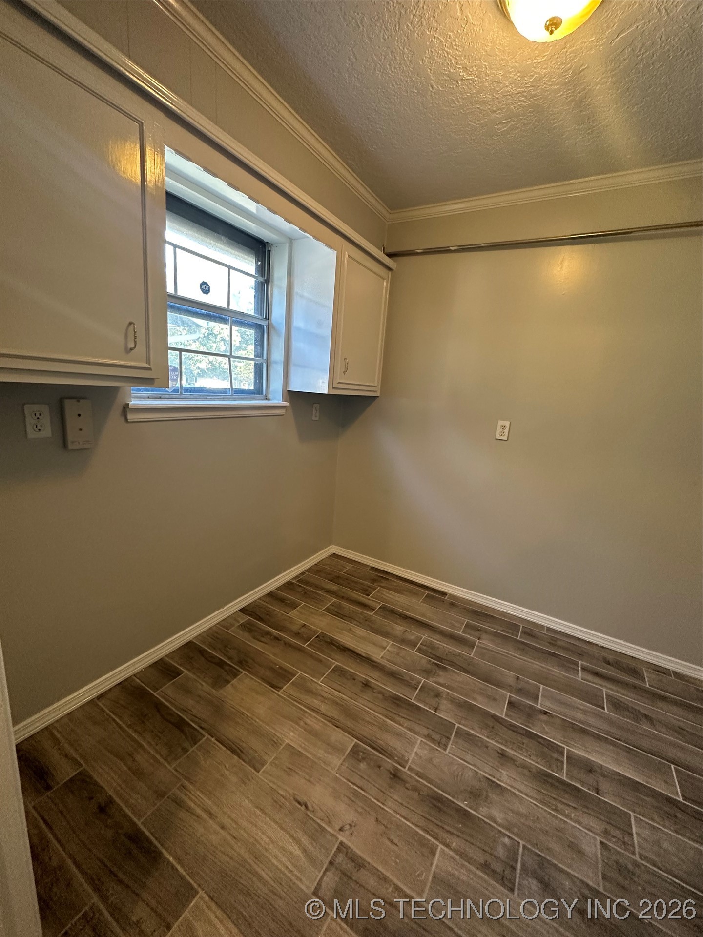 2011 E 52nd Street S