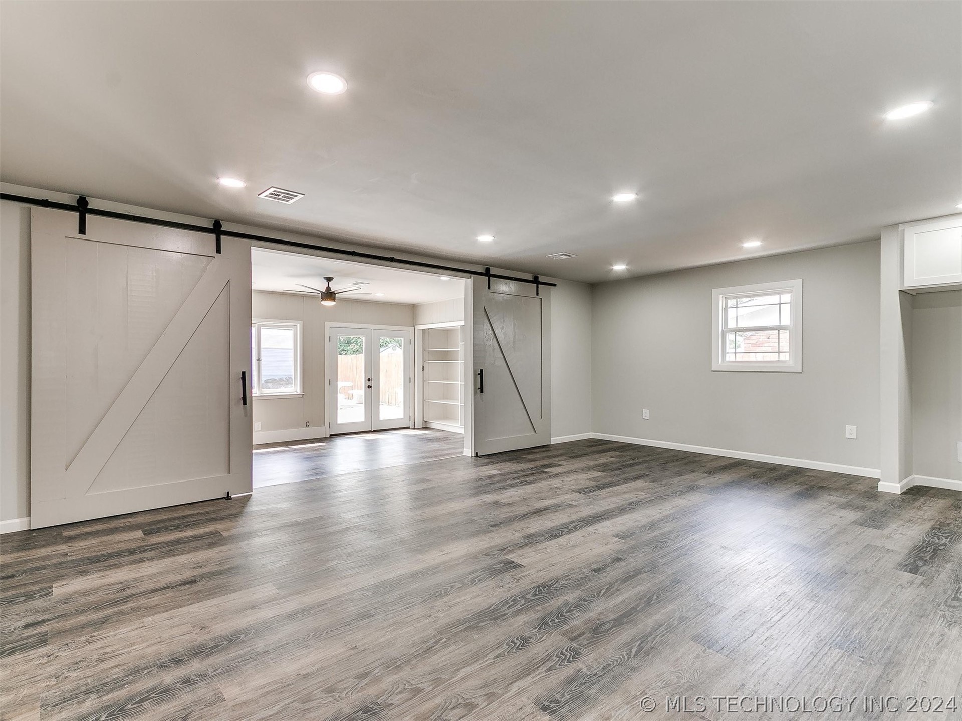 3126 S 70th East Avenue