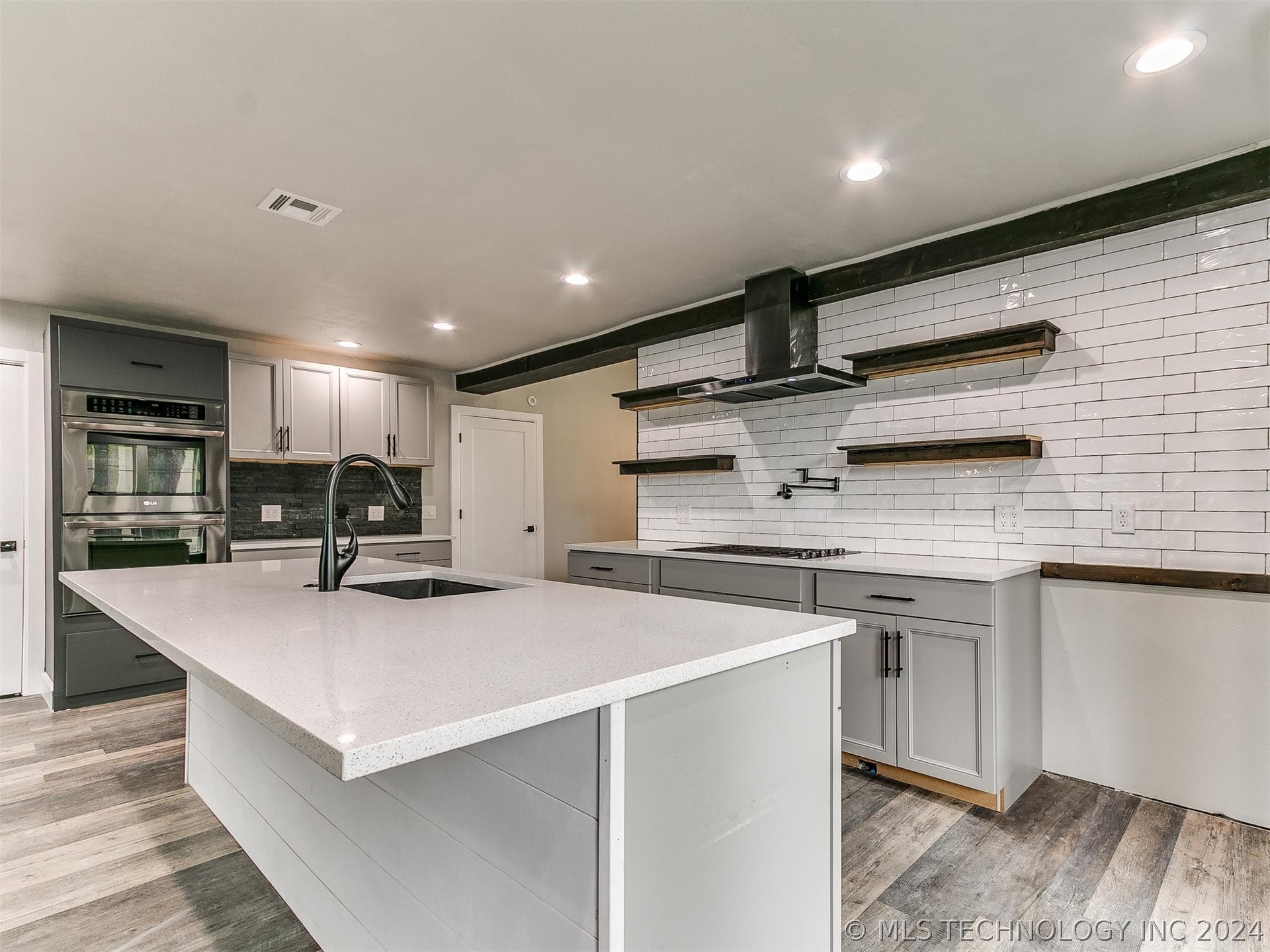 2109 E Reno Street