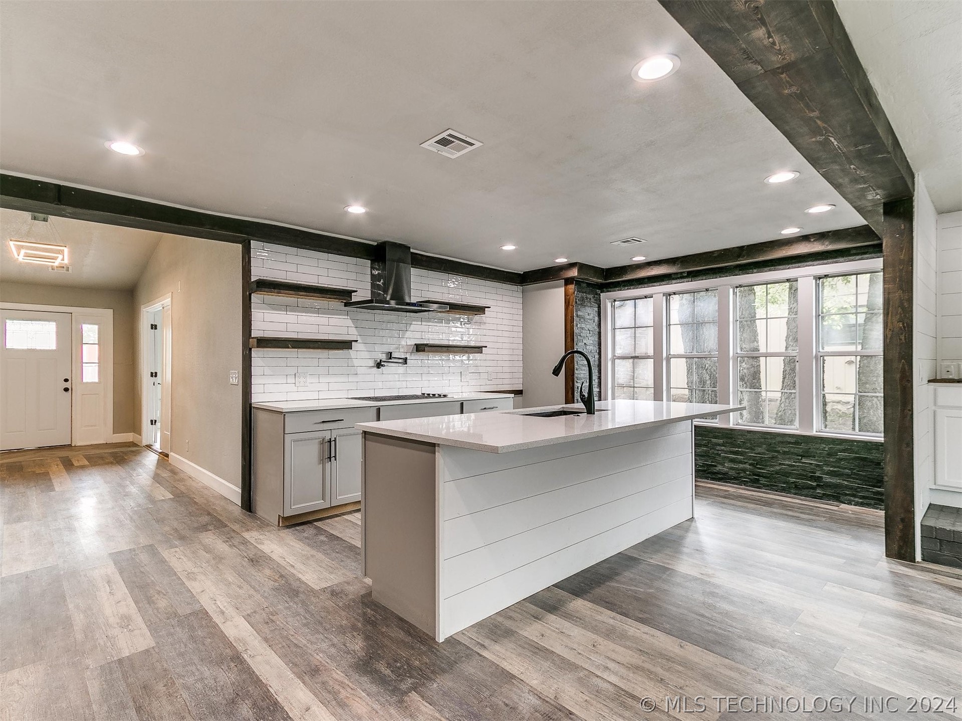 2109 E Reno Street