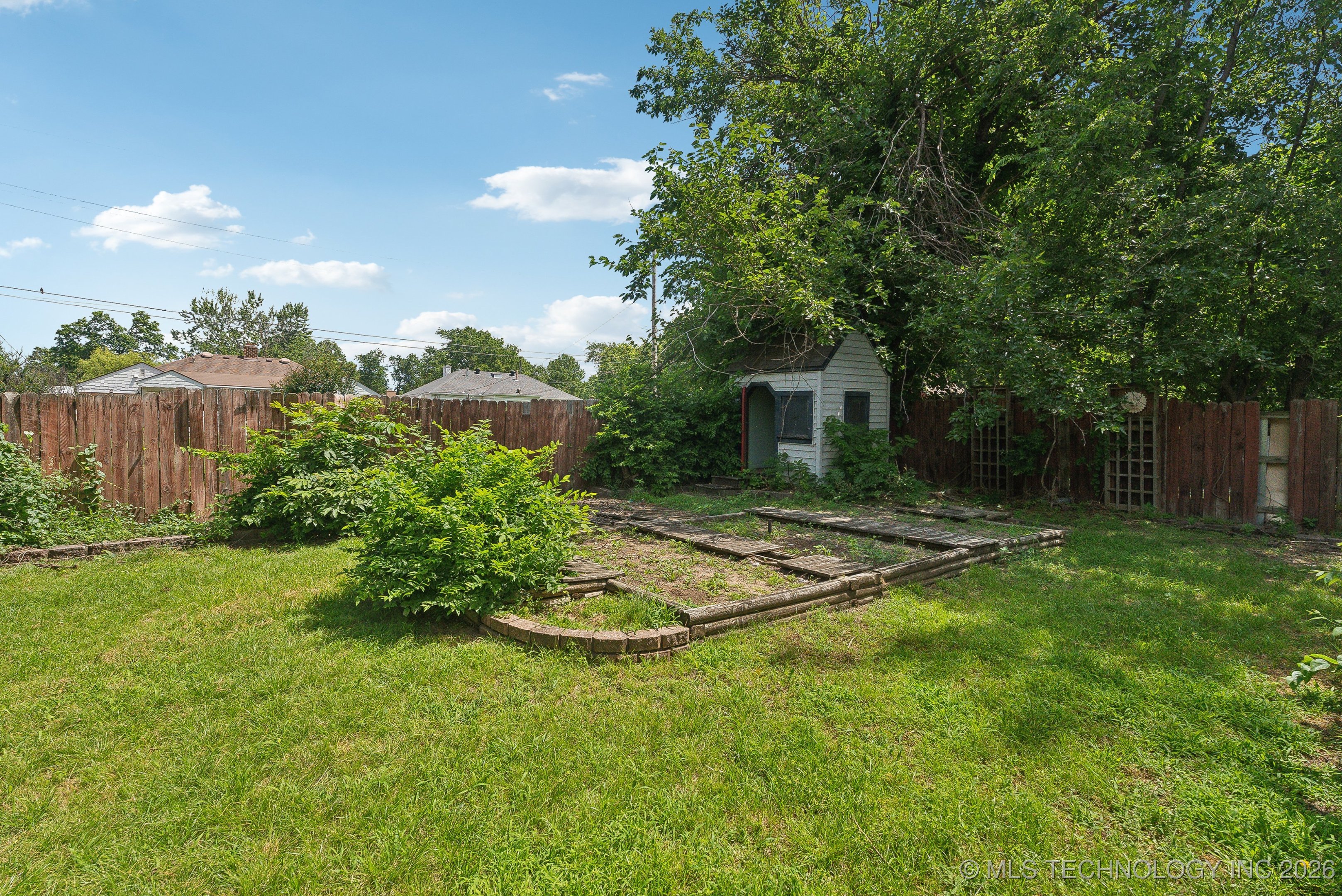4629 E 14th Place