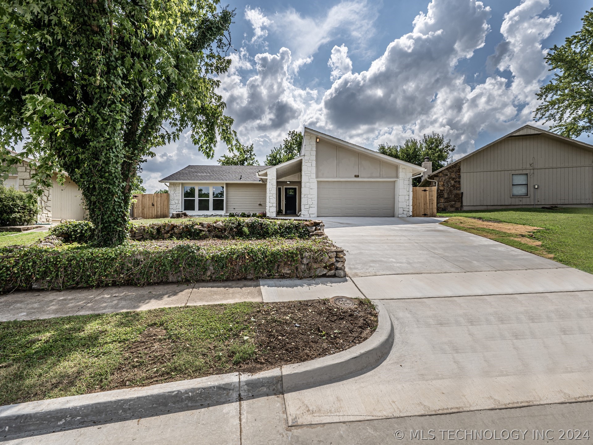 3212 S 140th East Avenue