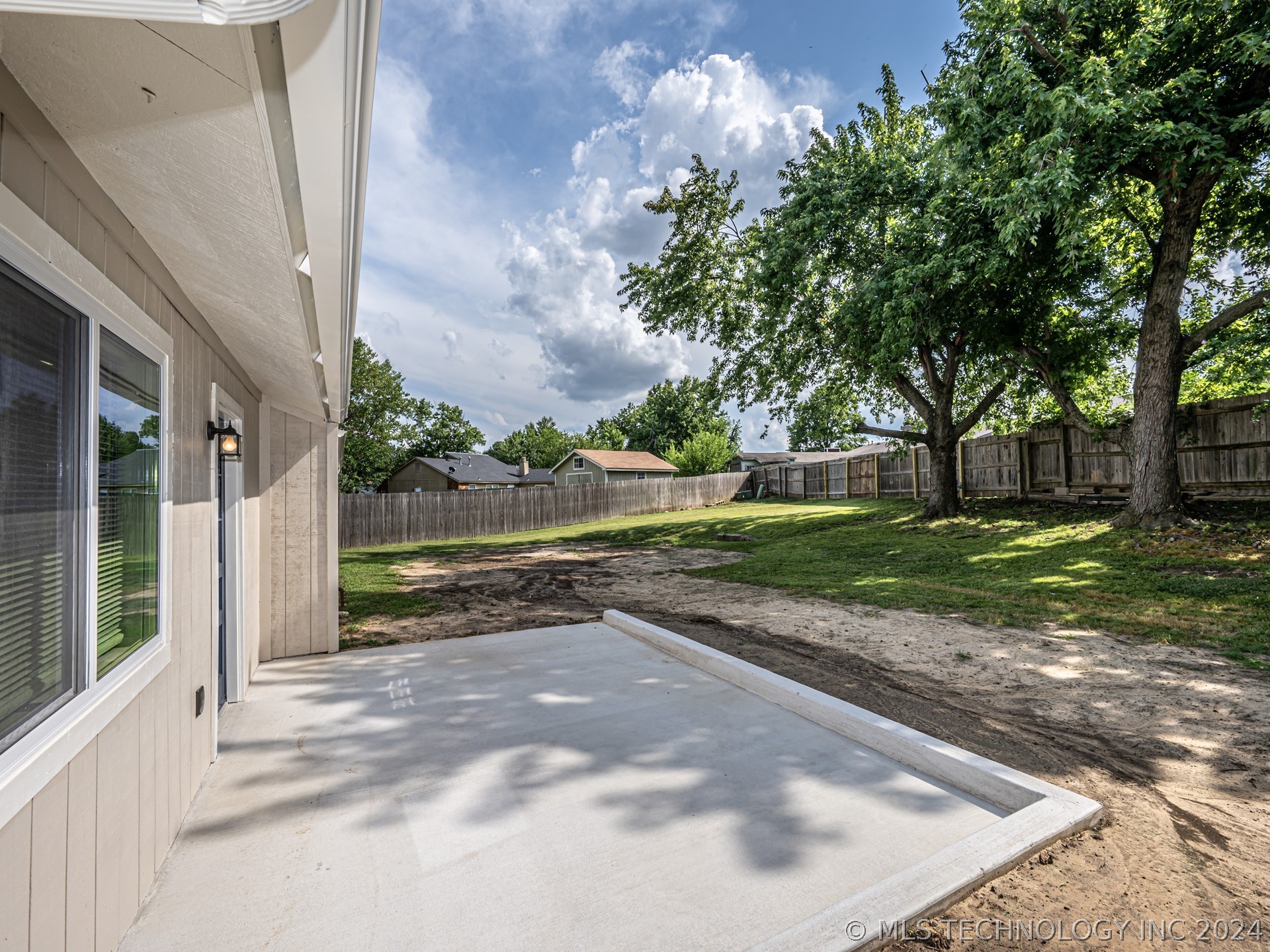 3212 S 140th East Avenue