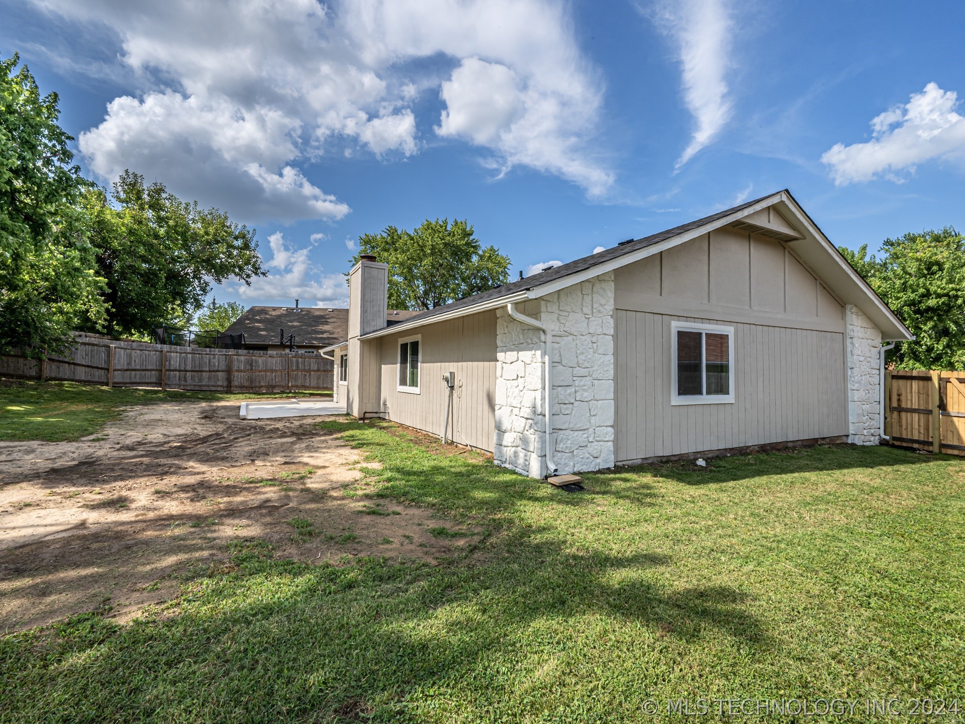 3212 S 140th East Avenue