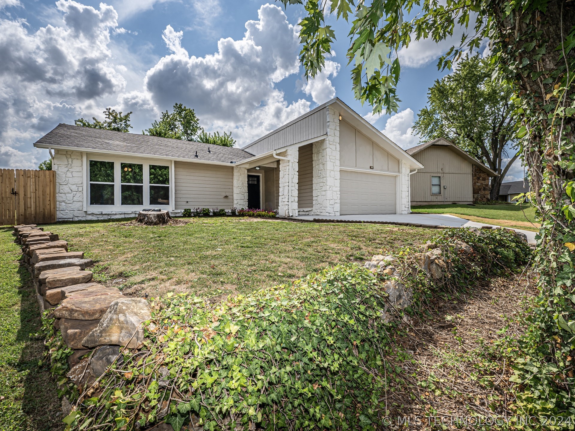 3212 S 140th East Avenue