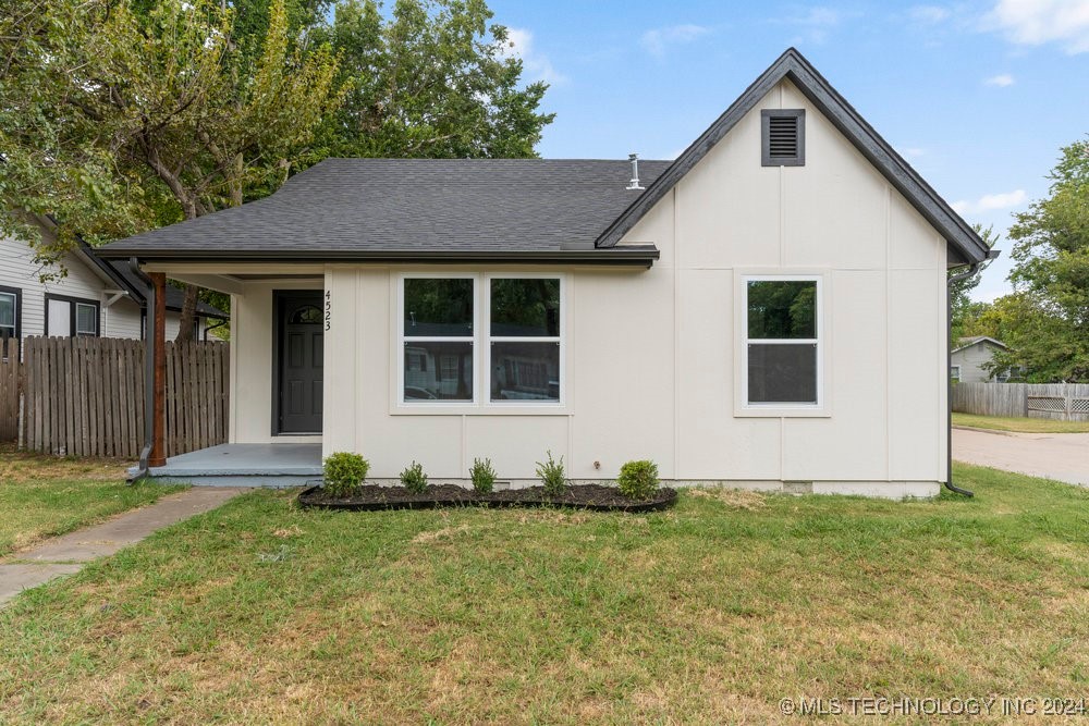 4523 E 4th Place
